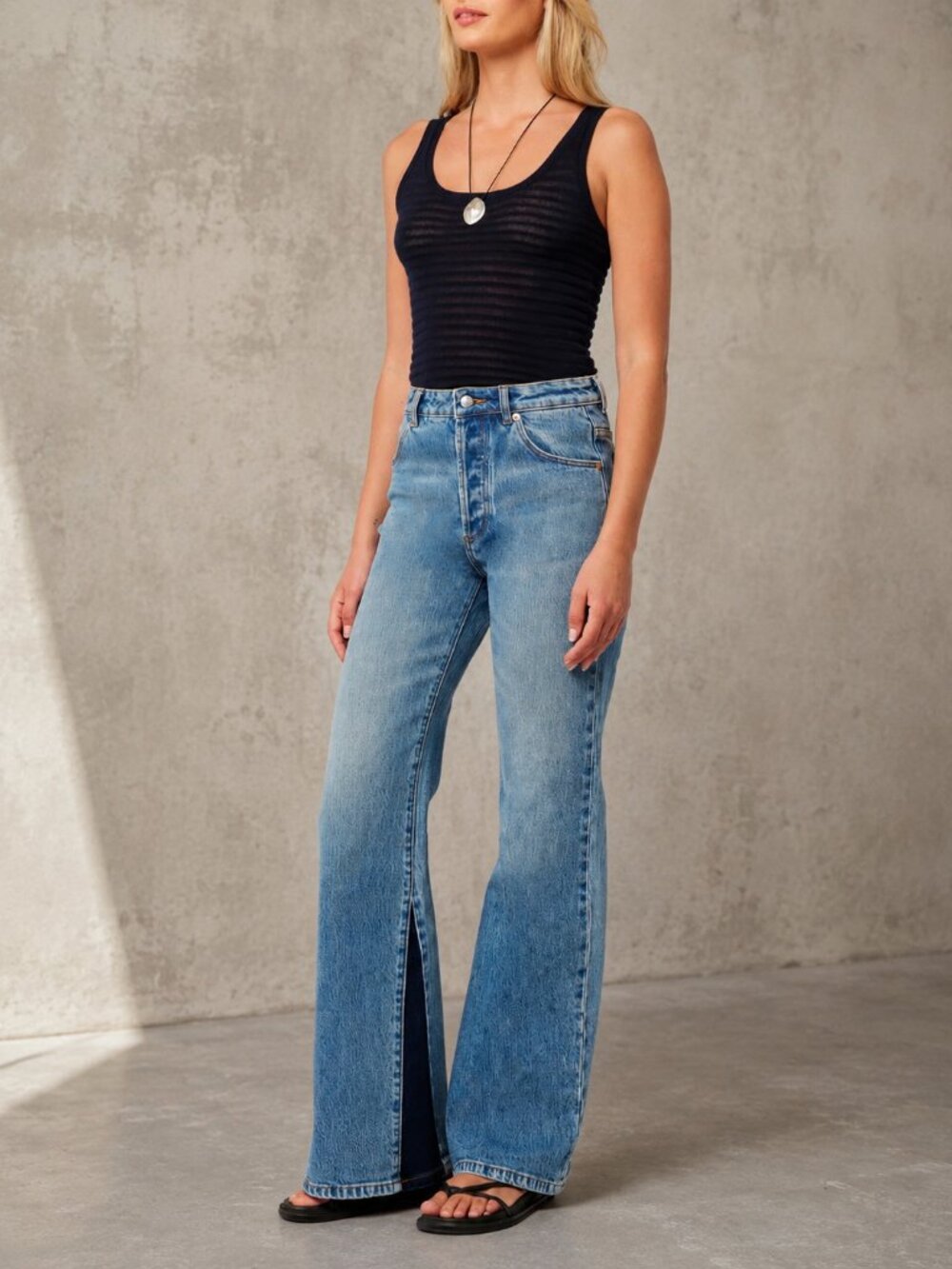 NWT ROLLA'S Two-Tone Eastcoast Flare Jeans in Indigo Vintage